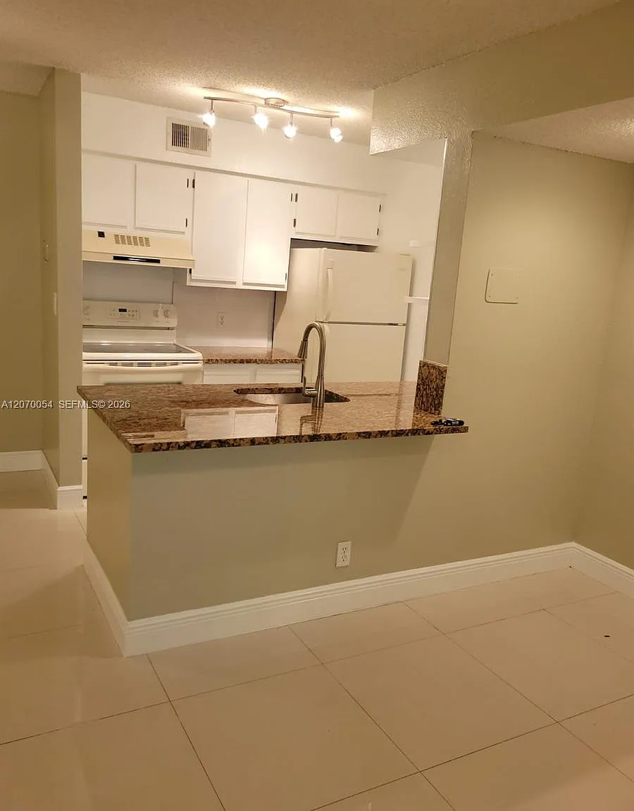 Sundance At Davie Condo — Photo 3