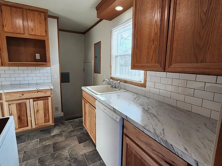 1500 Thayer Dr — Photo 14