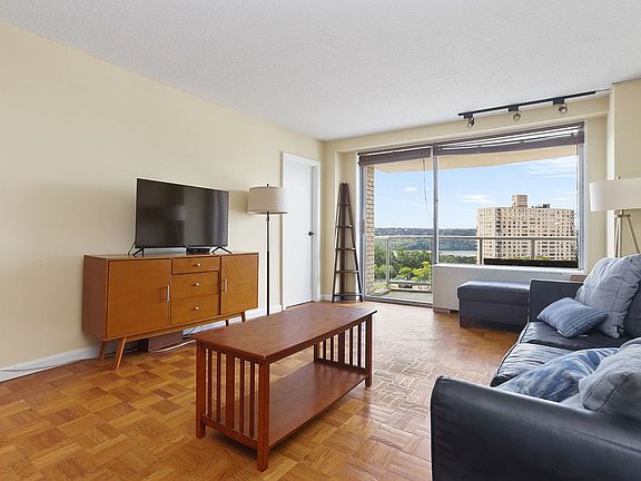 3rd image of 3333 Henry Hudson Pkwy APT 12M