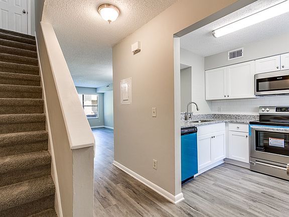 4th image of 1357 Kingsley Ave #2A