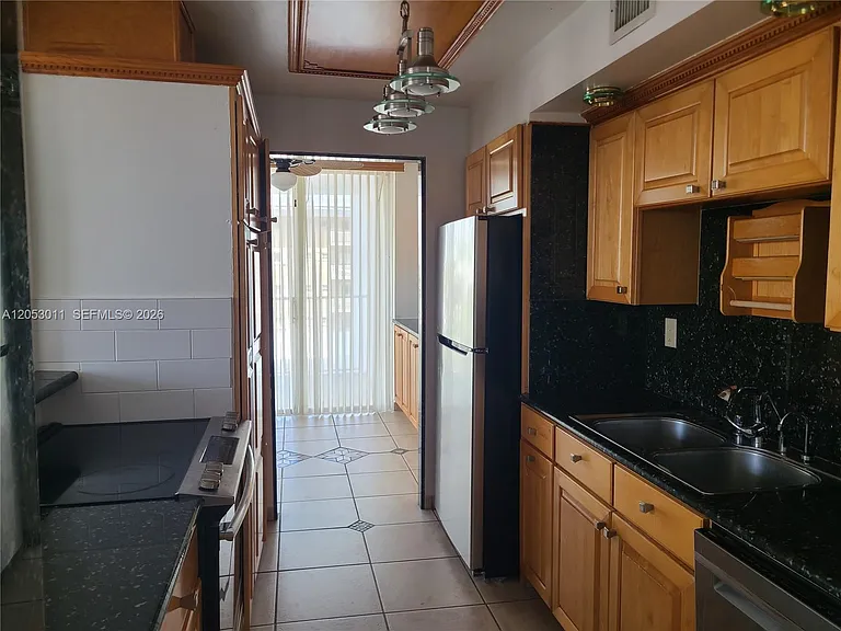 2881 NE 33rd Ct #3H — Photo 11