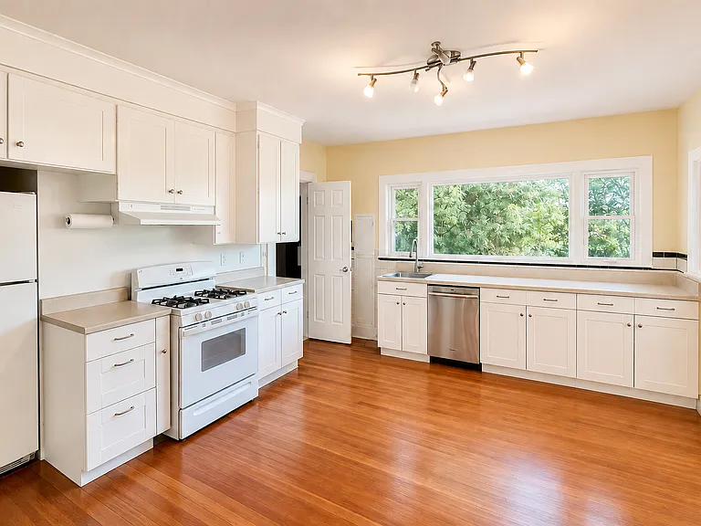 20 Main St #1 — Photo 1
