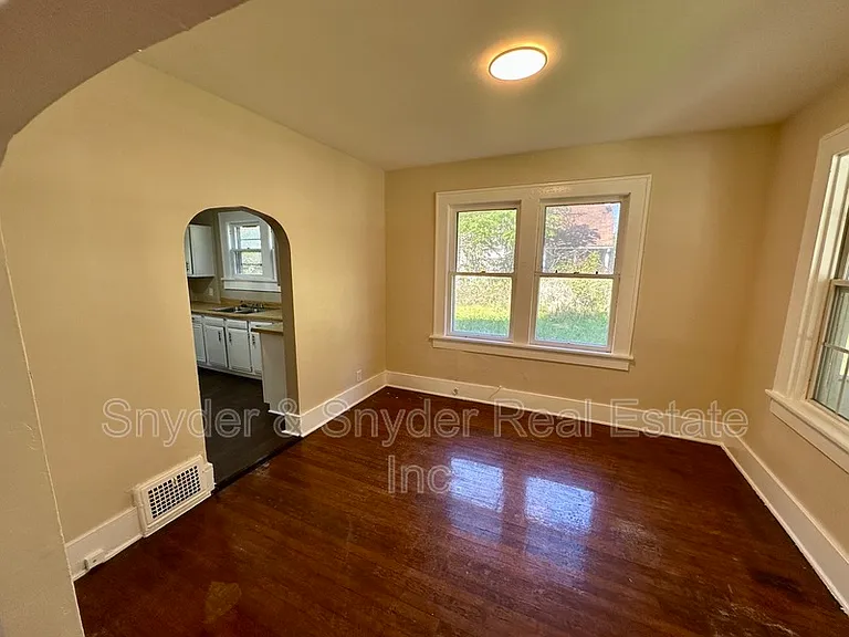 700 Noble Ave — Photo 12