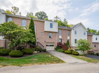 7032 Clubview Dr, Bridgeville, PA 15017