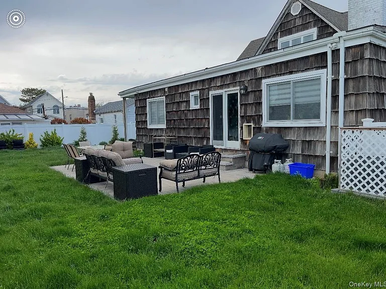 137 Acapulco St — Photo 31
