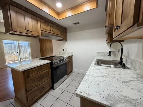 3614 S Port Dr, Sacramento, CA 95826