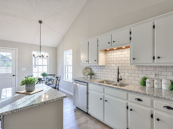 5th image of 427 Nyu Pl