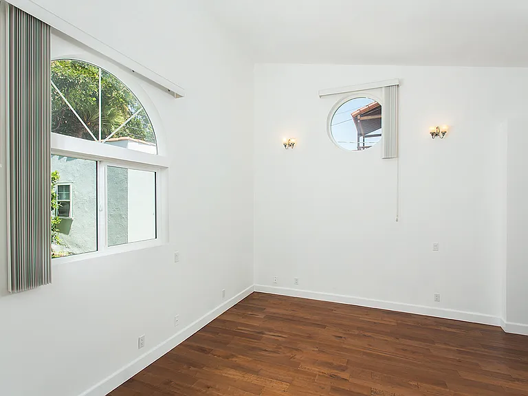 4733 Ambrose Ave — Photo 19