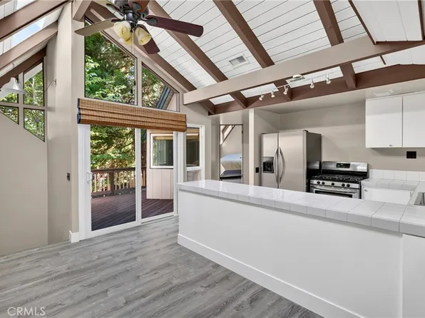 594 W Victoria Ct, Lake Arrowhead, CA 92352