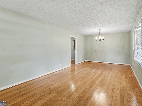 3rd image of 20 Little Valley Rd