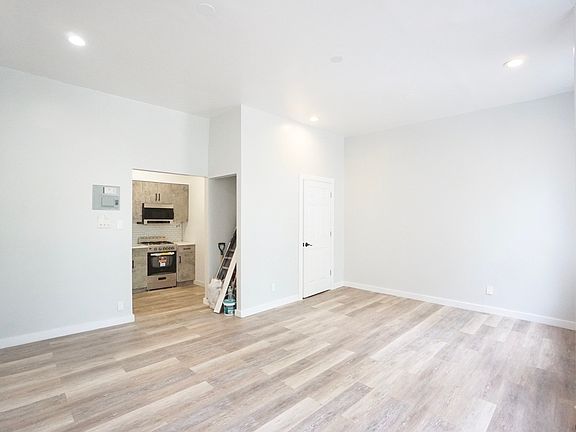 3rd image of 160 W 130th St #3