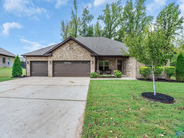 100 Oakside Cir NW, Madison, AL 35757