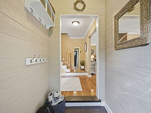 5th image of 100 Arbordale Pl