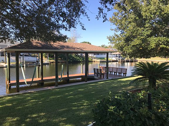 Boathouse 40ft and dock