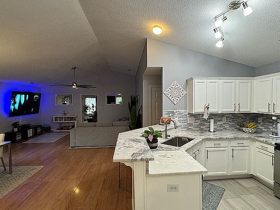 4th image of 122 Cloverwood Dr SW