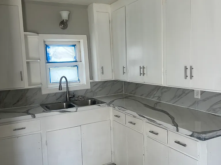 416 Tyler St — Photo 11