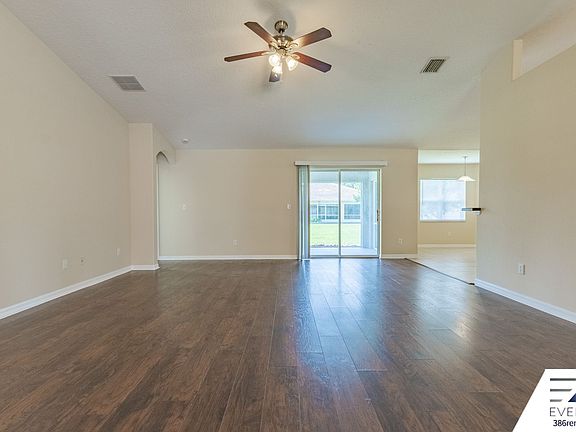 3rd image of 26 Round Table Ln