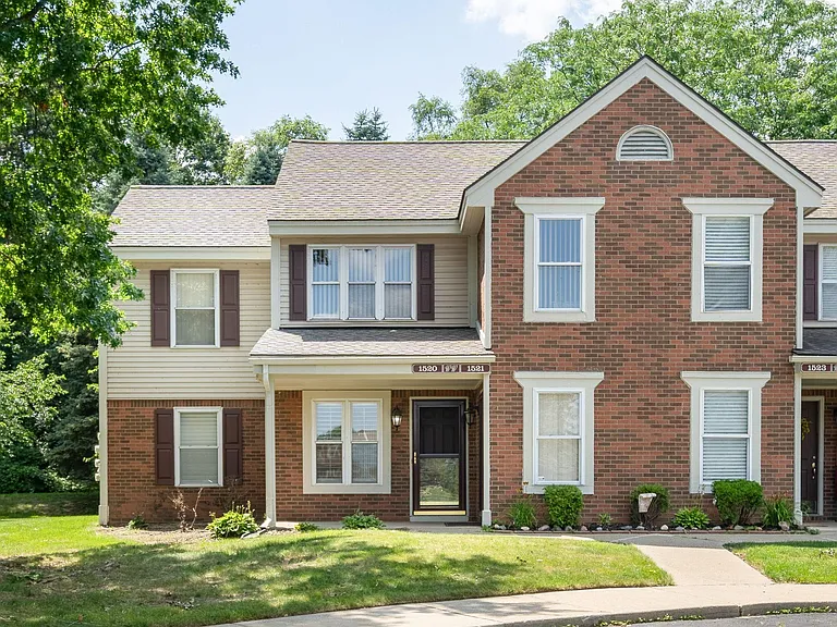 1520 Porter Cir — Photo 1