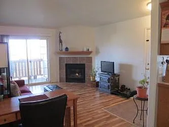 1301 Lake Cir — Photo 3