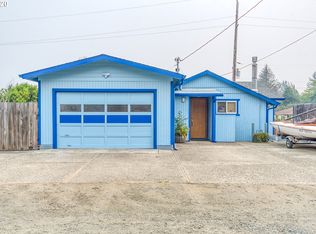 542 Lombard St, North Bend, OR 97459