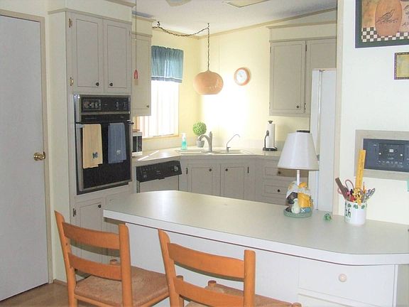 3rd image of 274 Longpointe Ct