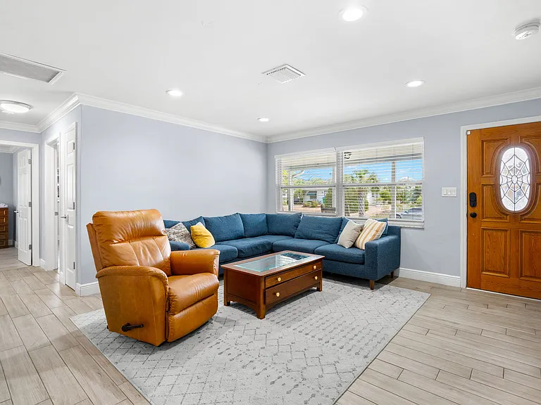 2376 Forest Dr — Photo 6