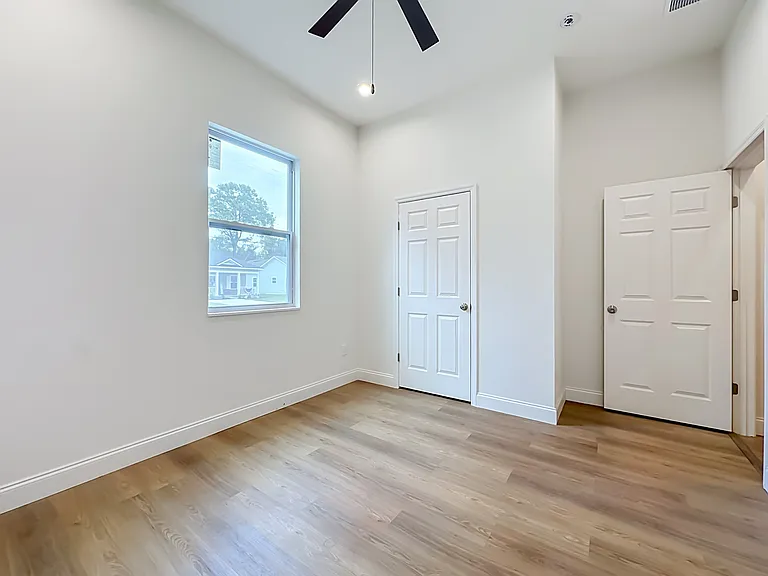 2250 W 13th St — Photo 16