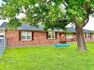 922 S Lillian Ave, Bolivar, MO 65613