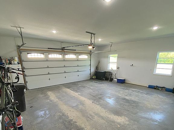 Oversized 2 car garage