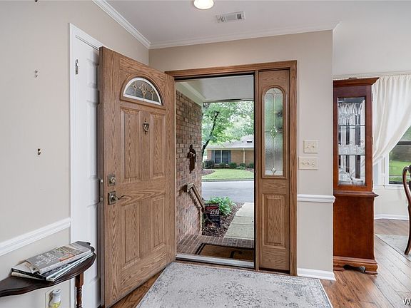 5th image of 708 Reston Dr
