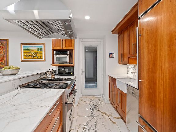 2nd image of 255 W 92nd St APT 1B
