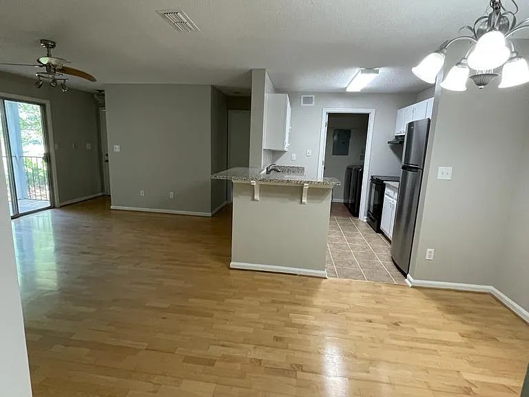 119 Granville Ct — Photo 9