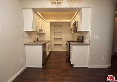 5th image of 10627 Moorpark St APT 8