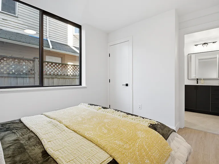 218B 21st Ave E — Photo 6