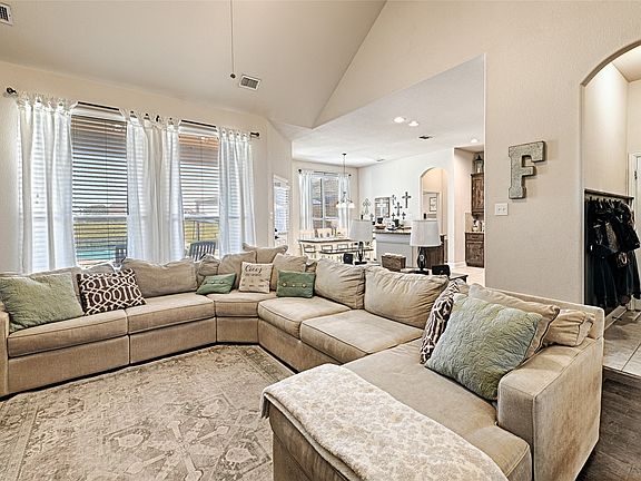 4th image of 2539 Riverside Dr