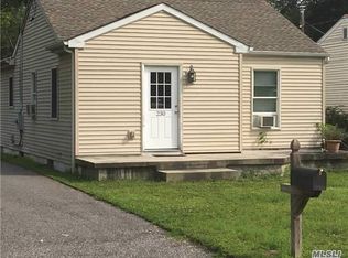 230 Priscilla Ave, Flanders, NY 11901