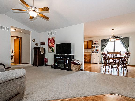2nd image of 2216 Buckhorn Cir