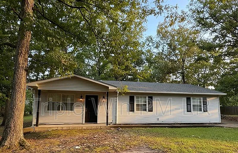4 bed, 2.0 bath, 1955 sqft, $1,750 — Photo 1