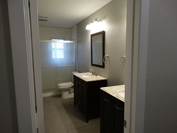 4th image of 2121 Blossom Ln