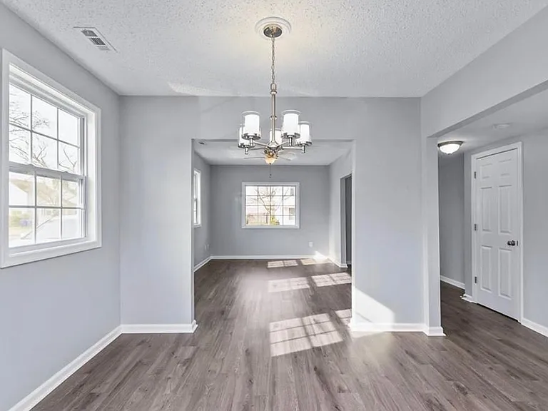 2322 Barraud Ave — Photo 2