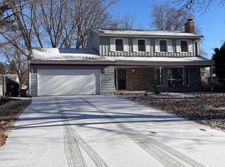 4229 Pinecrest Rd, Rockford, IL 61107