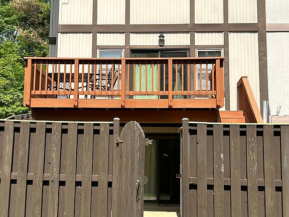2nd image of 9725 Ashbourn Dr