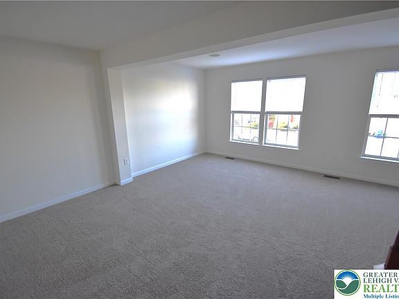 5th image of 150 Knollwood Dr