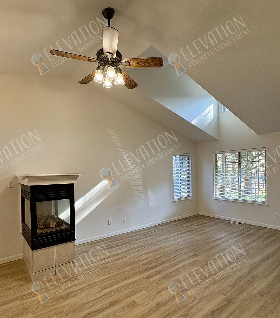 2 BR - 1 BA Duplex in NW Bend — Photo 3