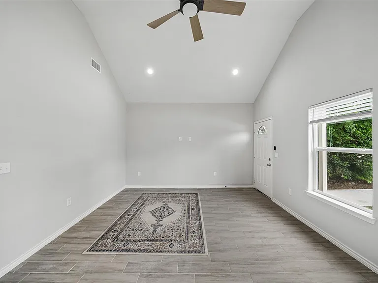 396 Westchase — Photo 4