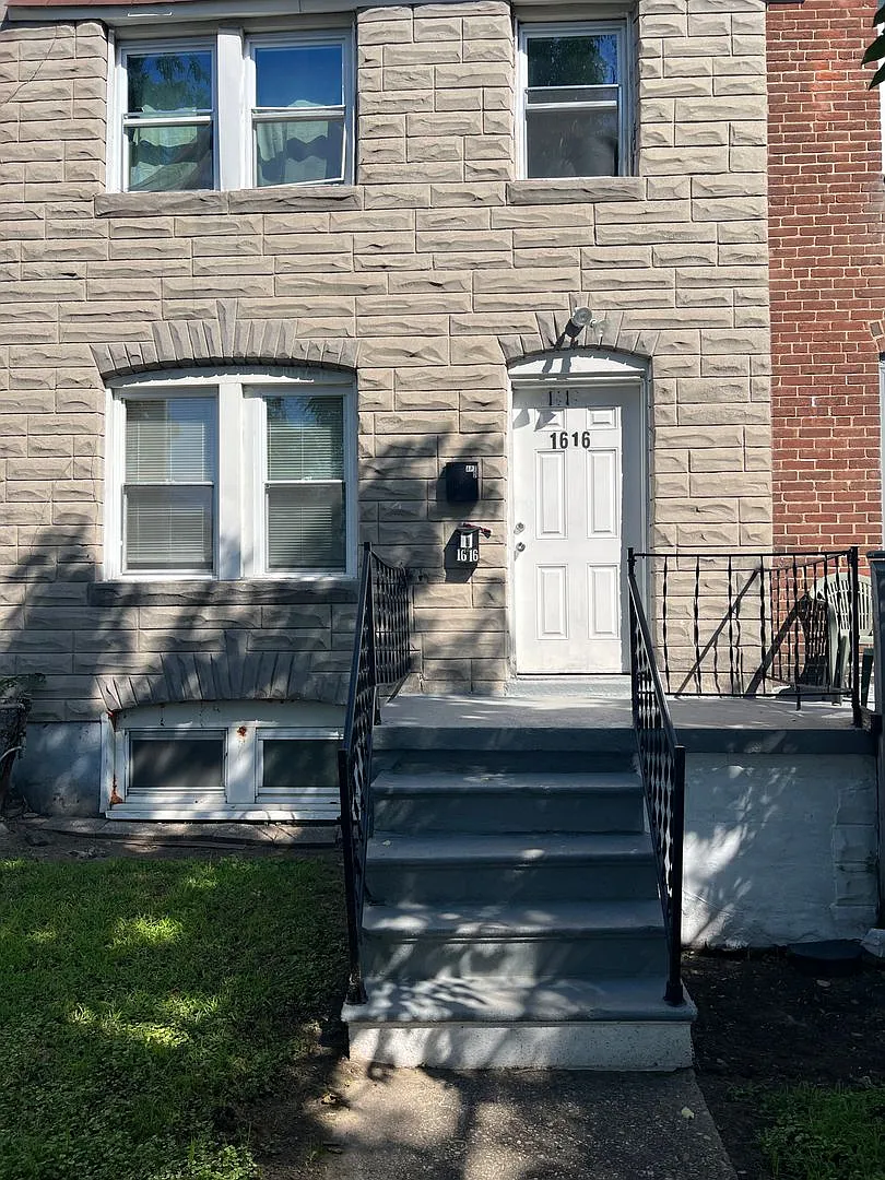 1616 Plum Street — Photo 2
