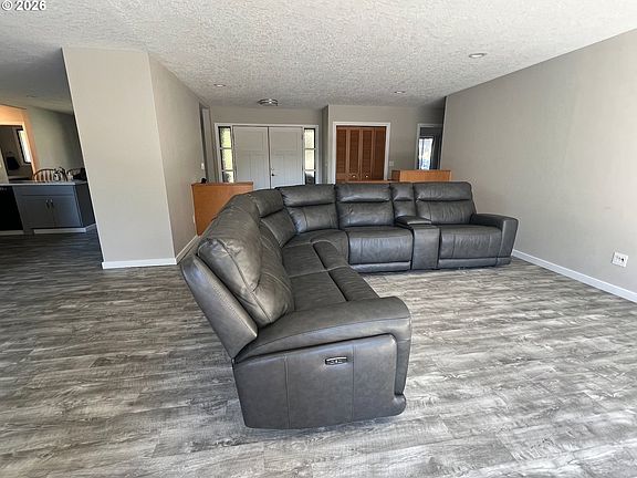 2nd image of 15546 SE Green Hills Ct