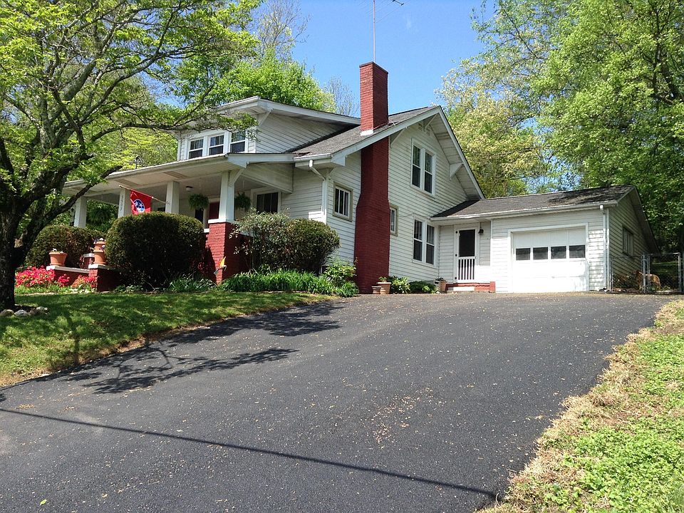 1st image of 3505 NE Garden Dr