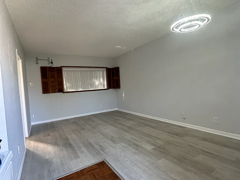 2717 Middle River Dr — Photo 3