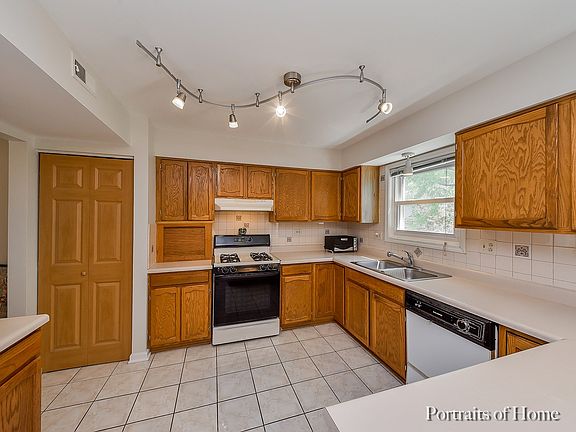 3rd image of 1160 Brookstone Dr